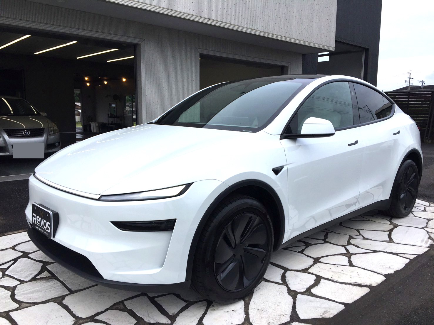 テスラ モデルY 特許カーコーティングRe216d 施術（RevoS・鹿児島霧島）