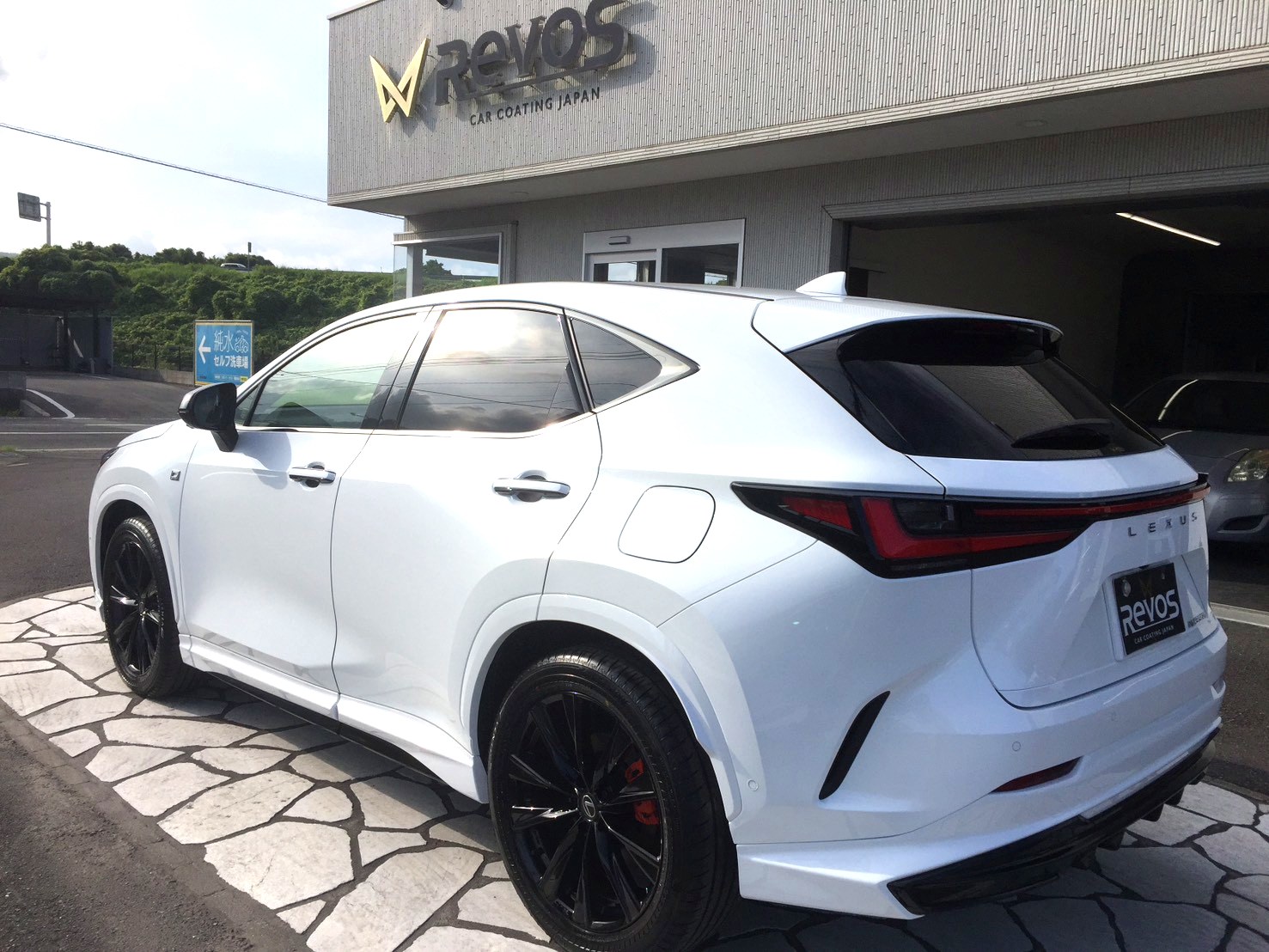純水セルフ洗車場もすぐとなりに