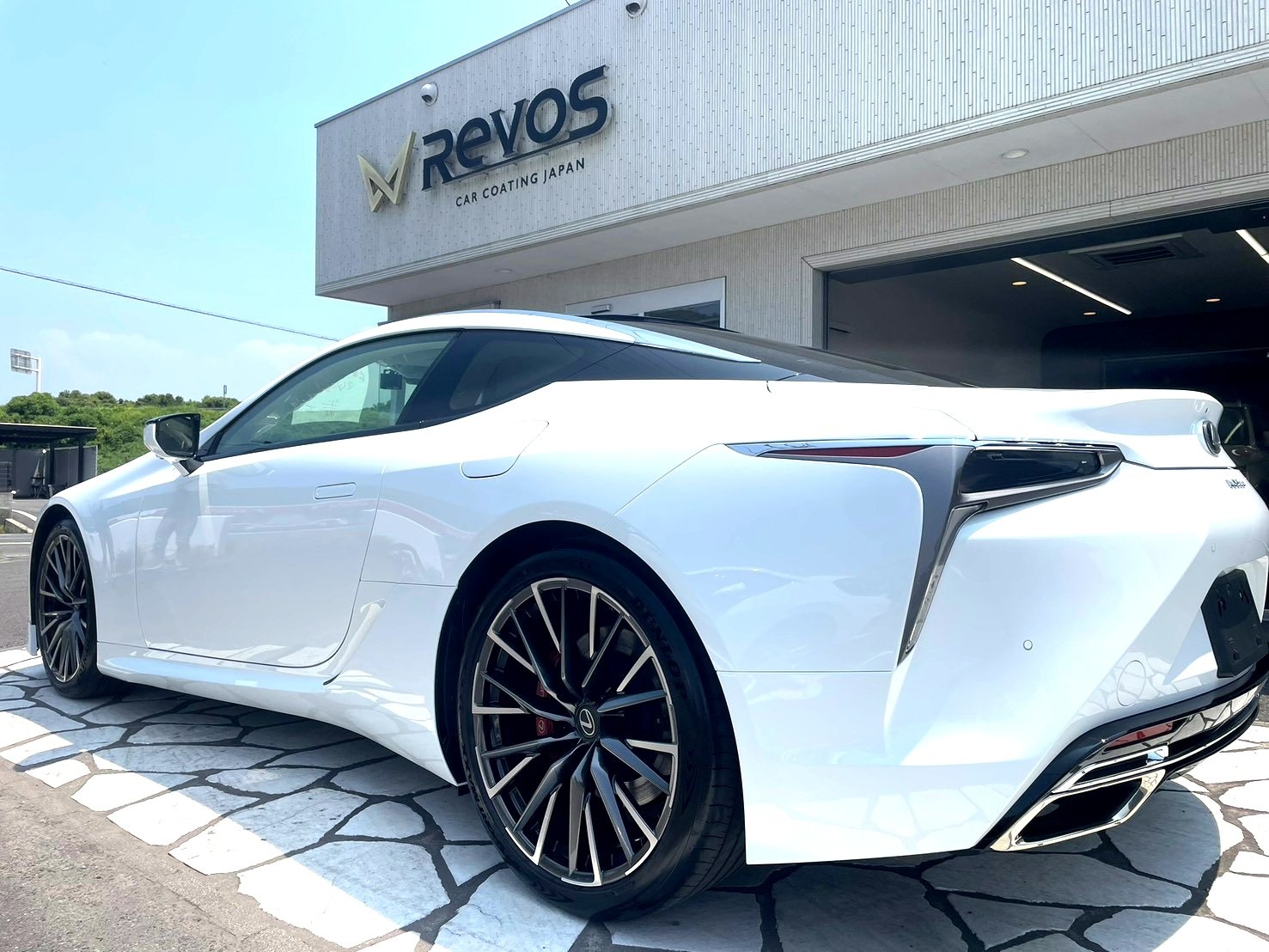 RevoSの空の下で