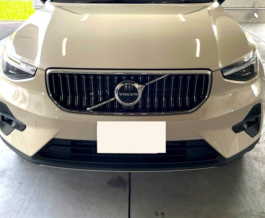 ボルボXC40 洗浄ブースでのフロントビュー