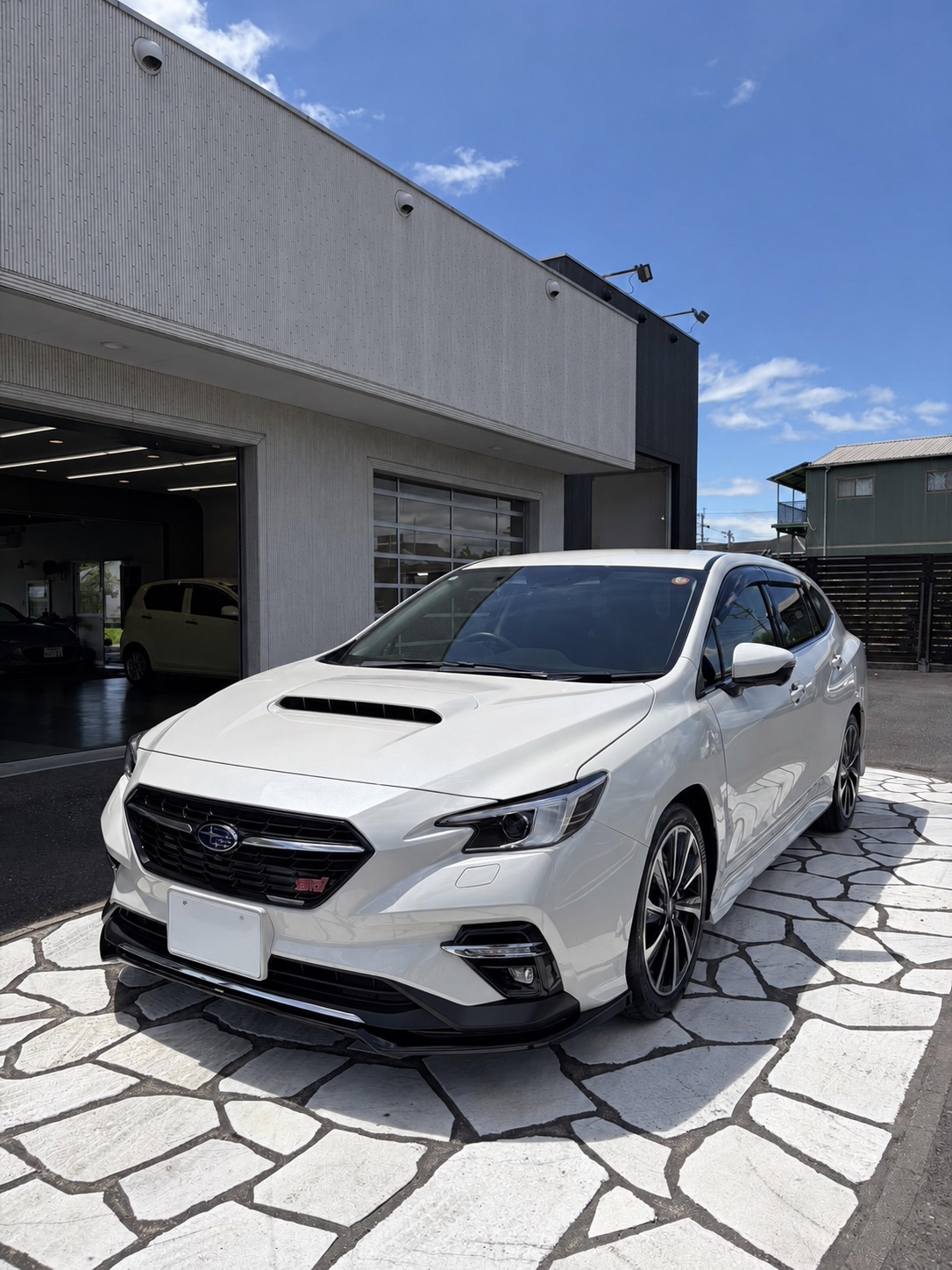 レヴォーグ STI Sport様|RevoSカーコーティングの施術事例