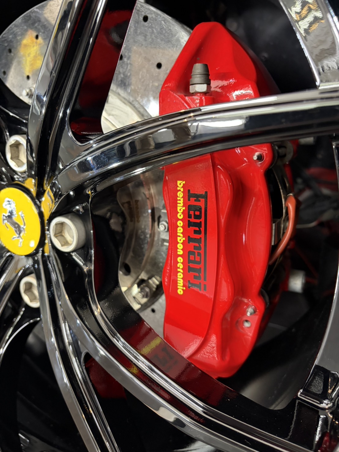 フェラーリ458様のホイールとブレーキキャリパー
