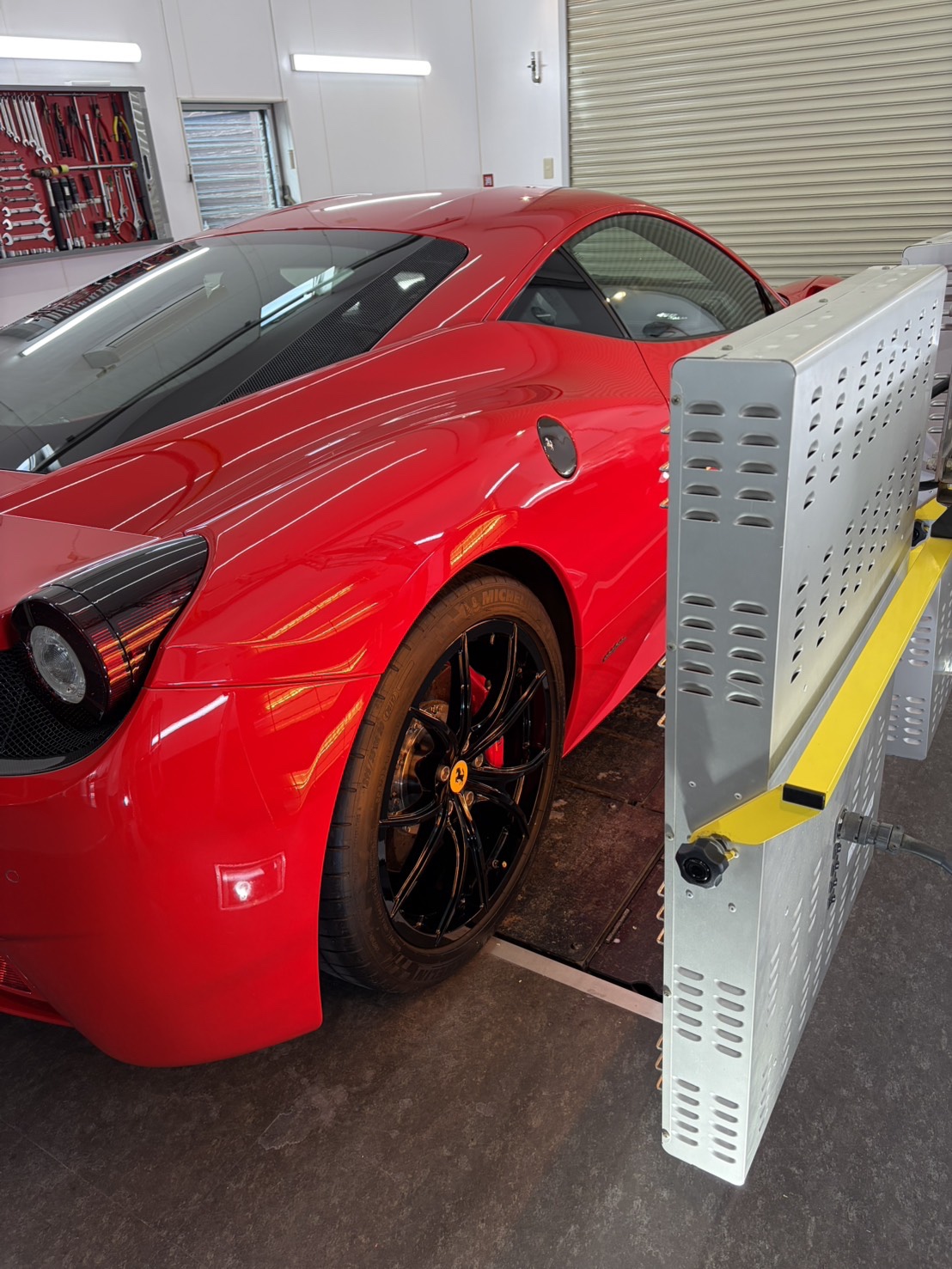 フェラーリ458様のリア側面と赤外線ヒーター