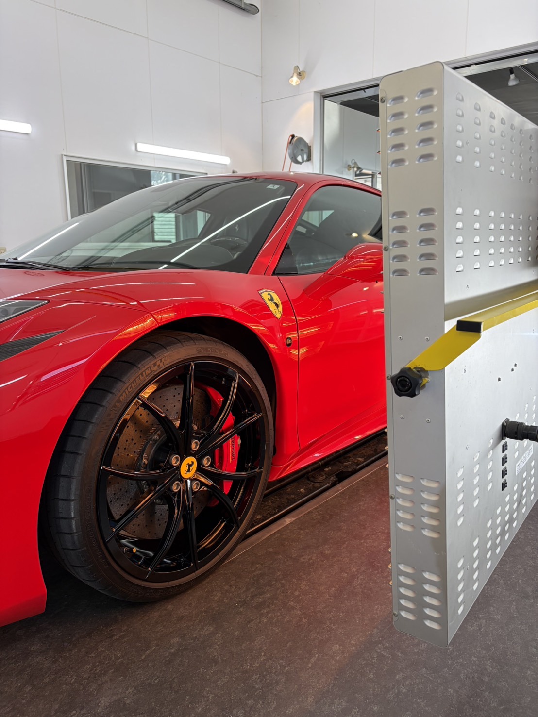 フェラーリ458様のフロント側面と赤外線ヒーター