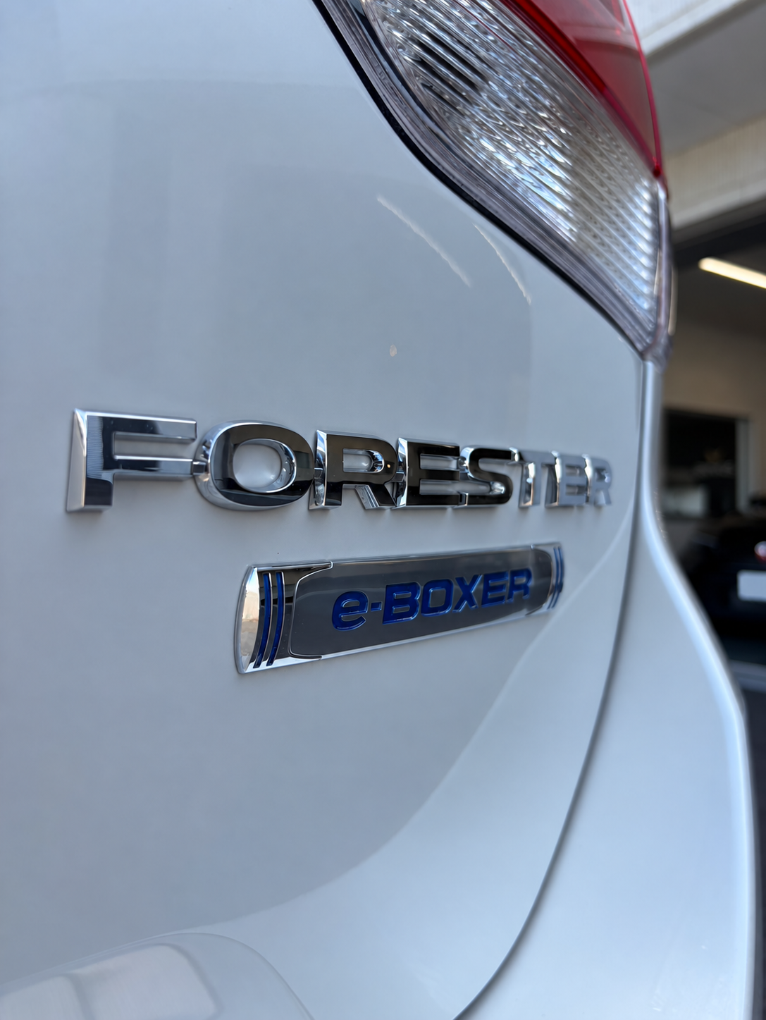 フォレスター様のFORESTERとe-BOXERエンブレム